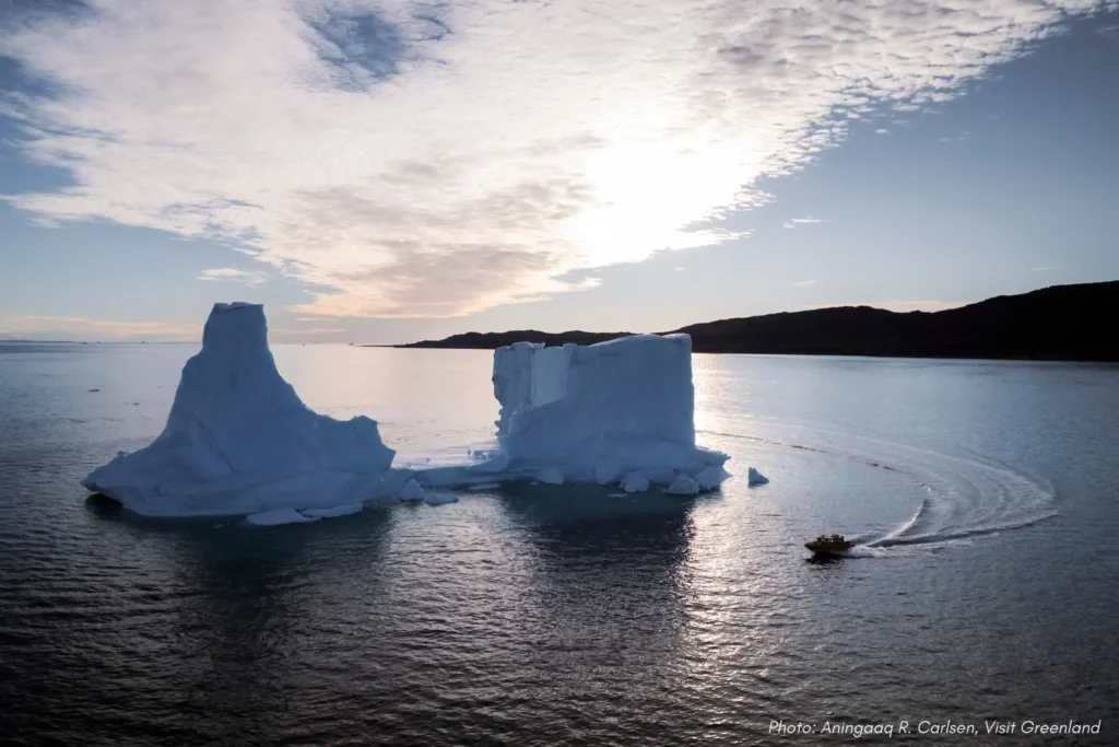 Copy of Touring around the ice by Qas Tourism. - Photo by Aningaaq Rosing Carlsen - Visit Greenland